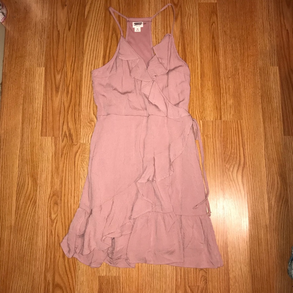 ❌ SOLD ❌ NWOT Cute Dusty Pink Ruffle Dress